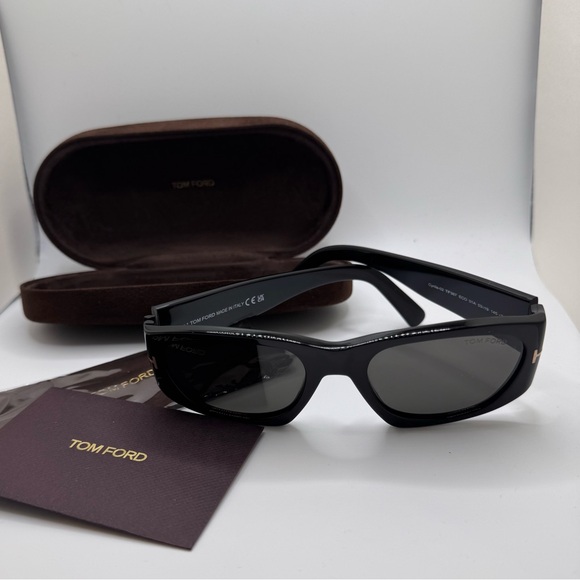 Tom Ford - sunglasses with case - Like New - never worn - 53-19-145 - Picture 9 of 15